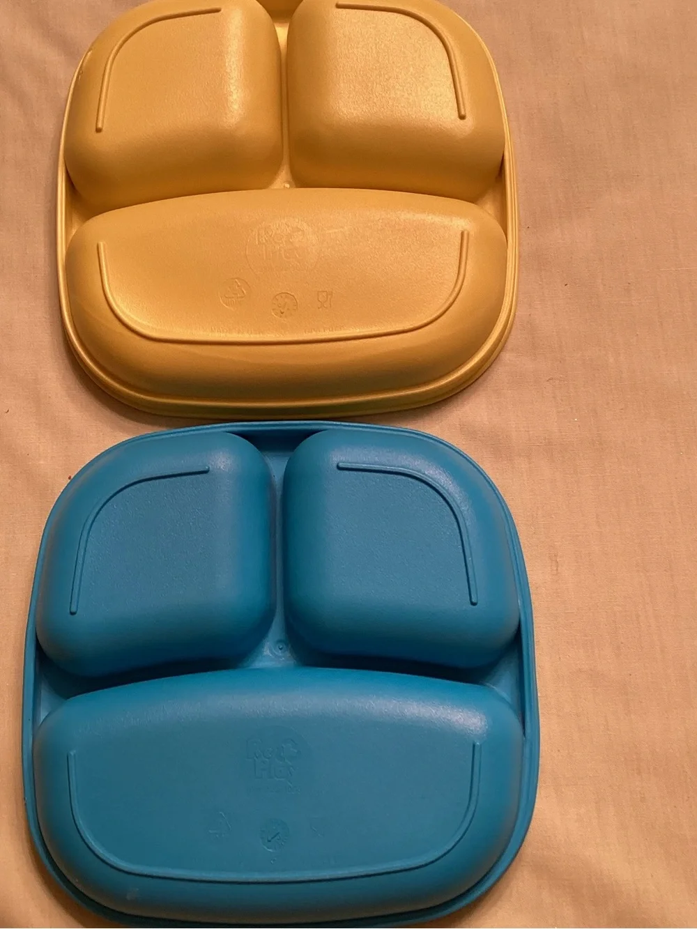 RePlay Set of 2 Yellow and Blue Child’s 3 Compartment Feeding Dishes